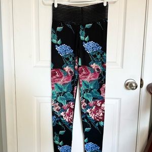 Cute Booty Lounge Scrunch Butt Leggings